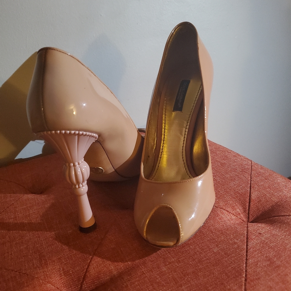 Dolce and Gabbana pumps
